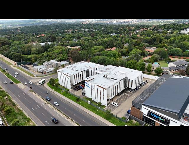 2,592M² OFFICE TO LET IN BRYANSTON